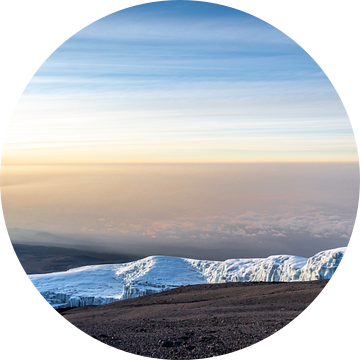 Zicht van op de top van de Kilimanjaro van Mickéle Godderis