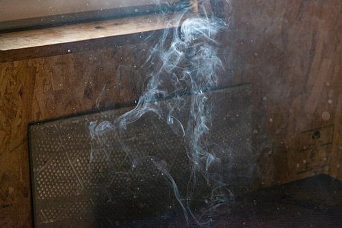 Rokend vuurtje | Fine Art | Reisfotografie