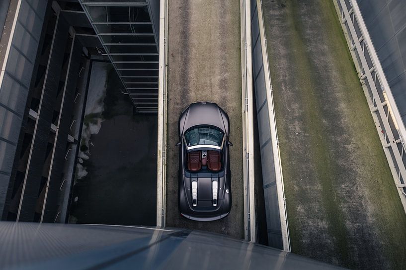 Audi R8 V10 dans un Garage Moderne avec Éclairage Doux par Sebastiaan van 't Hoog