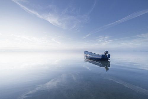 Een monochrome zonsondergang op een mooie zomeravond