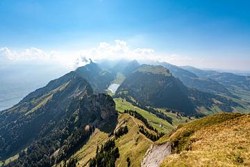 Seealpsee in den Appenzeller Alpen und den Blick auf den Säntis