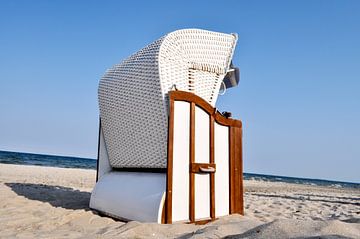 Strandkorb zwischen Lobbe und Thiessow auf Rügen von GH Foto & Artdesign