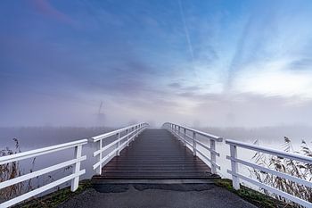 Pont vers le silence - Kinderdijk dans la brume