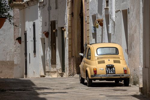 Fiat 500 in straat in Specchia (4)