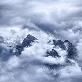 De Franse Alpen in de wolken van Leny Silina Helmig