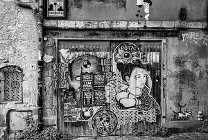 Wand mit Graffiti in La Rochelle