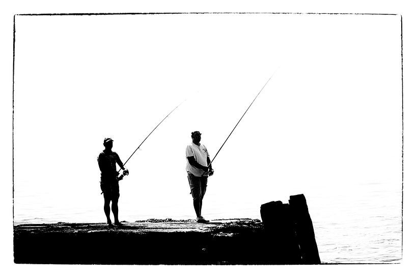 Les pêcheurs (silhouette) (noir et blanc) par Fotografie Jeronimo