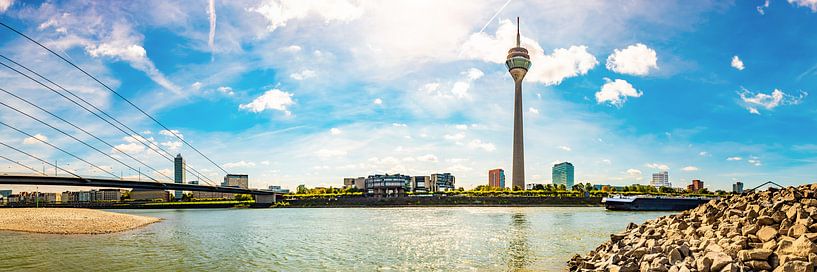 Düsseldorf by Günter Albers