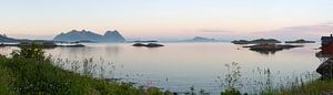 Sanftes Mitternachtslicht auf den Lofoten