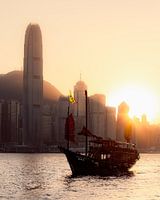 Chinese jonk in de haven van Hong Kong
