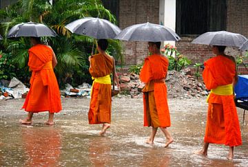 Begging monks in Luang Prabang by Gert-Jan Siesling