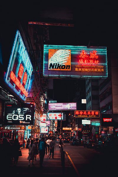 Neon verlichting in Hong Kong van Mickéle Godderis