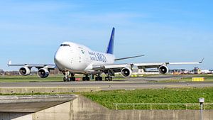 Taxiënde Saudi Arabian Airlines Cargo Jumbojet.