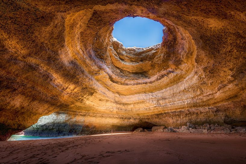 Bengali cave with beach in Algarve. by Voss Fine Art Fotografie