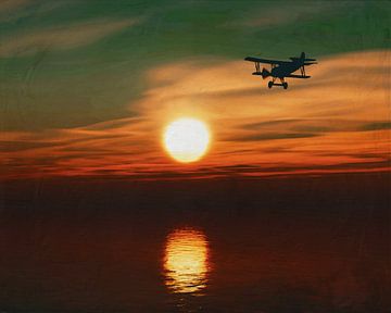 Vliegtuig bij zonsondergang over zee