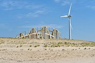 Maasvlakte 2 met kunstwerk 'Zandwacht' en windturbine van Gerda Beekers thumbnail