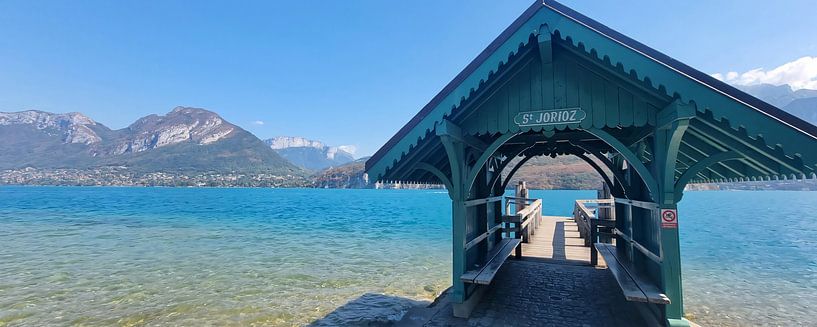 Beauty of the St. Jorioz dock by Sanne den Engelsman