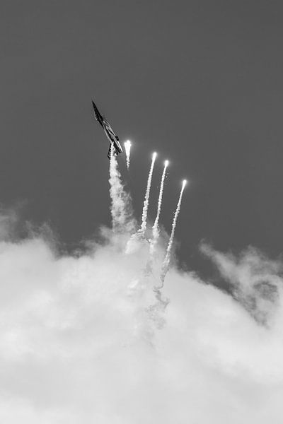 F-16 schiet Flares af van Jasper Scheffers