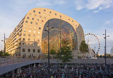 De Markthal en Reuzenrad in Rotterdam van Charlene van Koesveld