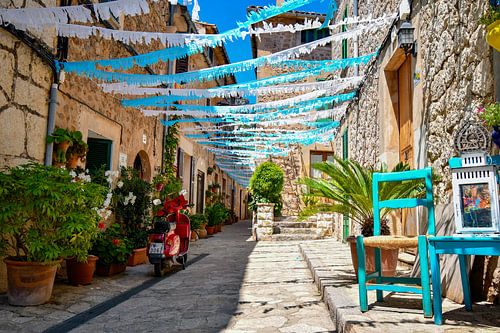 Summer street in Valldemossa on Mallorca – Mediterranean village atmosphere