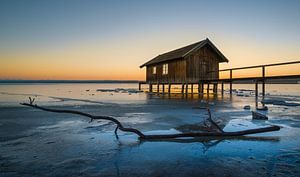 Eis am Ufer des Ammersees bei Sonnenuntergang von Denis Feiner