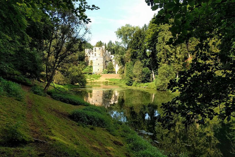 Castle in Beaufort by Timo van Beelen
