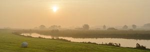 Sonnenaufgang über der IJssel an einem schönen Herbstmorgen