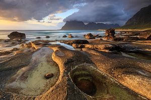 Strand van Uttakleiv, Lofoten van Sven Broeckx