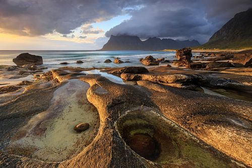 Plage d'Uttakleiv, îles Lofoten sur Sven Broeckx