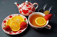 Schwarzer Tee mit Erdbeere und Orange, dekoriert mit Früchten von Babetts Bildergalerie Miniaturansicht