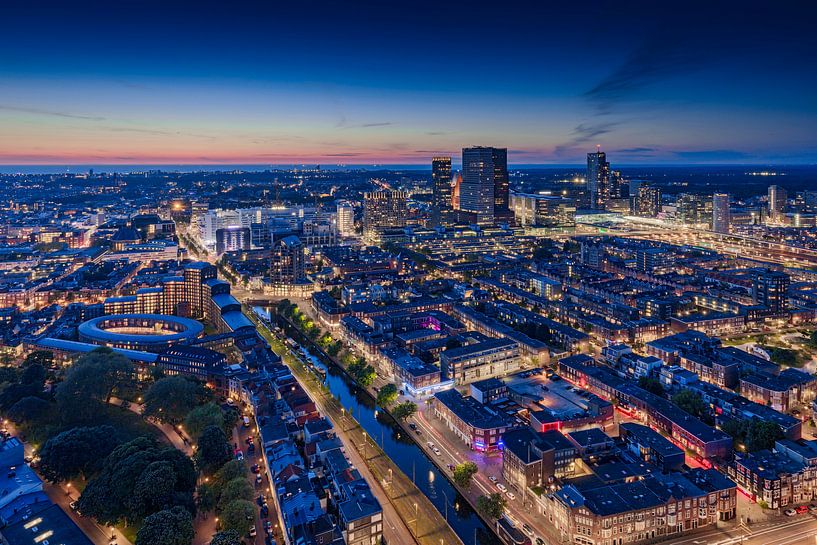 skyline van Den Haag kort na zonsondergang van gaps photography