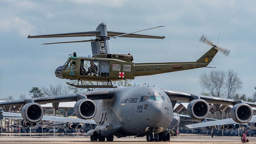 Bell UH-1H Iroquois. von Jaap van den Berg