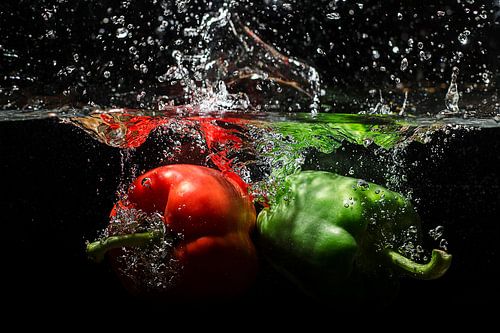 Paprika's vallen in het water