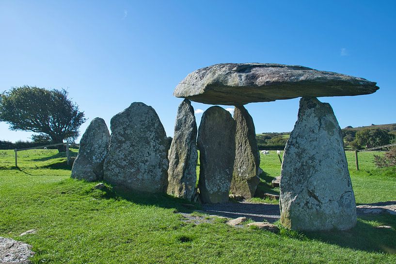 Vue latérale de la chambre funéraire de Pentre Ifan par Frank's Awesome Travels