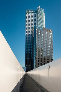Mooie compensitie op het gebouw Deloitte in Rotterdam - Nederland van Jolanda Aalbers