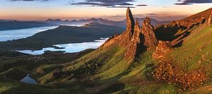 Schottland Old Man of Storr Panorama im Morgenrot von Jean Claude Castor
