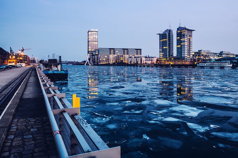 Berlin – Osthafen im Winter van Alexander Voss