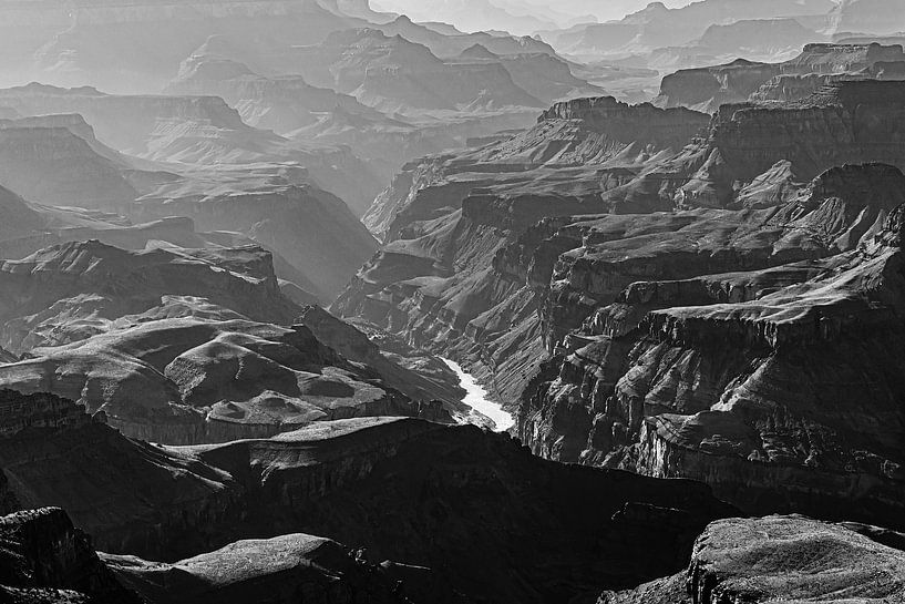 Naturwunder Schlucht und Colorado River Grand Canyon Nationalpark in Arizona USA in schwarz-weiss von Dieter Walther