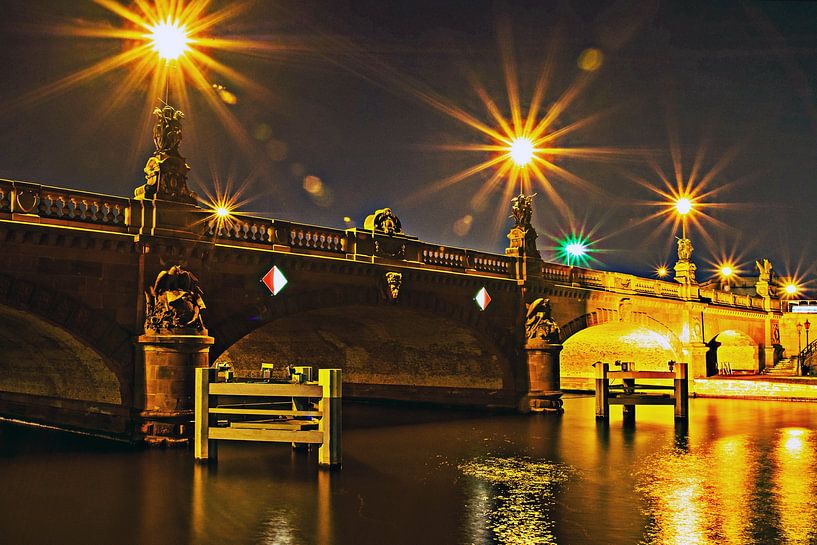 Die Moltkebrücke an der Spree in Berlin von Silva Wischeropp