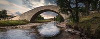 Vieux pont sur la rivière Gairn