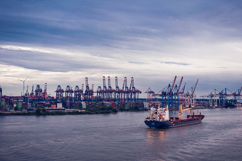 Hamburg by Hello Pompoyo