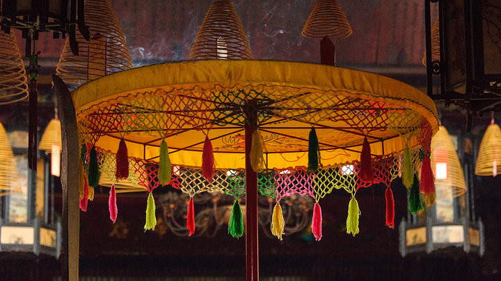 Antieke Thaise Parasol van <span class="secondary-font">Dirk Verwoerd</span>