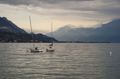 Zeilboten in het Gardameer