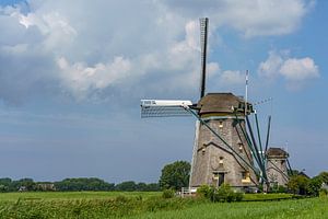 Zwei der drei Windmühlen von Stompwijk. von Jaap van den Berg