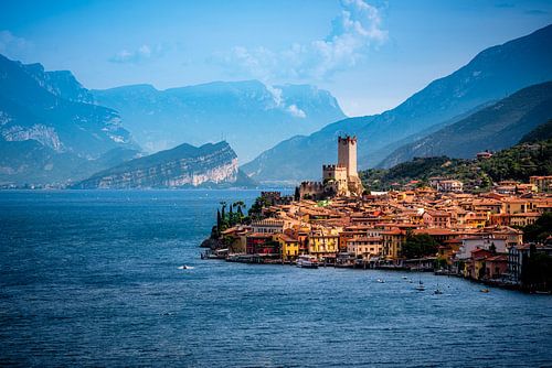 Italienisches Dorf am Rande des Gardasees
