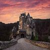 Burg Eltz bij zonsopkomst van Martin Podt