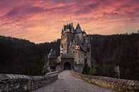 Burg Eltz bij zonsopkomst van Martin Podt thumbnail