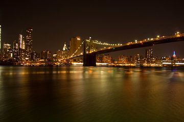 Brooklyn Bridge New York by night van Blijvanreizen.nl Webshop