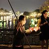 Laternenverkäuferin in Hoi-An Vietnam von Sander van Kal