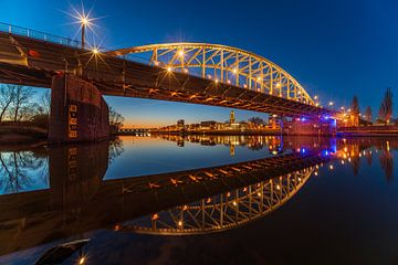 Arnhem RIjn Brücke bereit für das Pokalfinale von Dave Zuuring